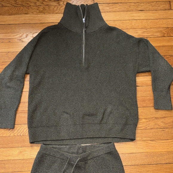 Sweater set - Picture 3 of 5